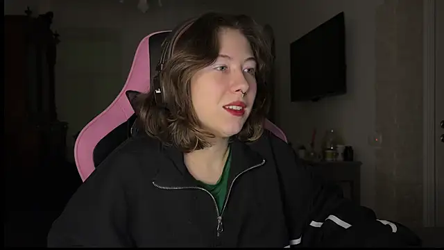 Snapshot of misswishh_ chatting on 02.11.25 misswishh online show from 02.11.25