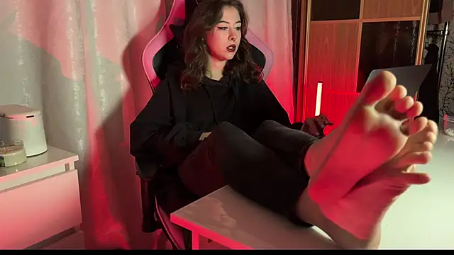 Snapshot of misswishh_ chatting on 10.03.25 misswishh online show from 10.03.25