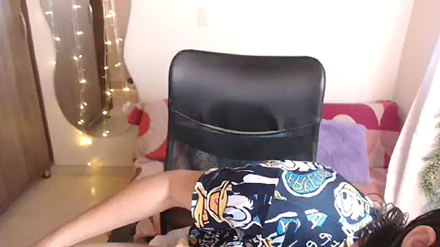 Snapshot of LUCY_LI chatting on 01.11.25 LUCY LI online show from 01.11.25