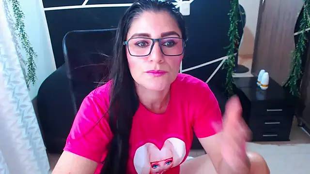 Snapshot of LUCY_LI chatting on 03.06.25 LUCY LI online show from 03.06.25