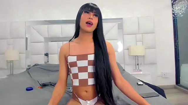 Hellen moons   online show from 01.31.25