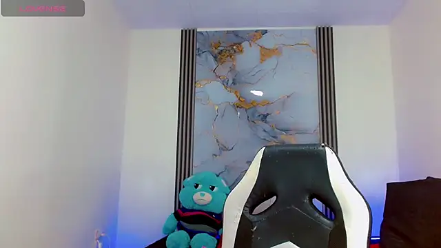 Hellen moons   online show from 03.18.25