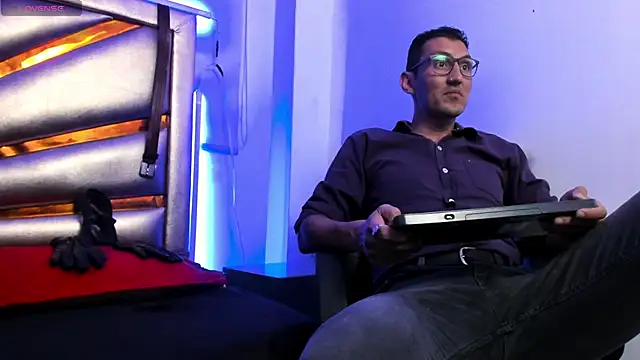 Snapshot of enzopratt chatting on 02.25.25 enzopratt online show from 02.25.25