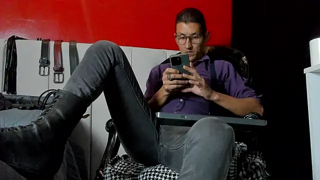 Snapshot of enzopratt chatting on 03.13.25 enzopratt online show from 03.13.25