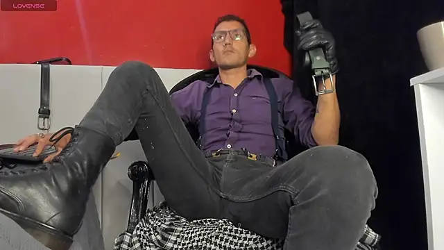 Snapshot of enzopratt chatting on 03.14.25 enzopratt online show from 03.14.25