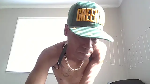 Snapshot of PETER-RABIT chatting on 12.14.24 PETER-RABIT online show from 12.14.24