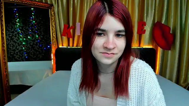Snapshot of _Polly_Love_ chatting on 02.14.25 Polly Love online show from 02.14.25