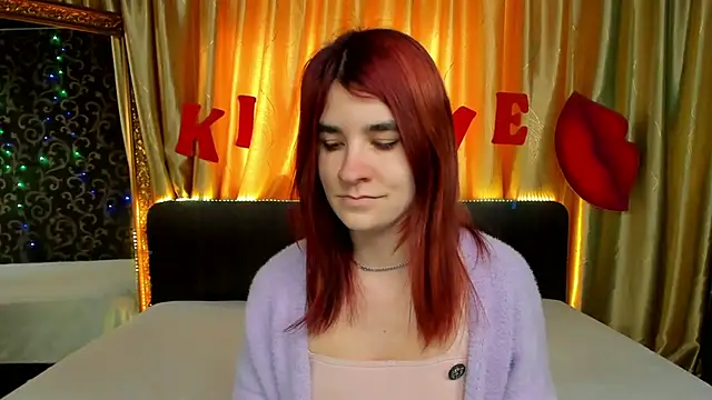 Snapshot of _Polly_Love_ chatting on 02.19.25 Polly Love online show from 02.19.25