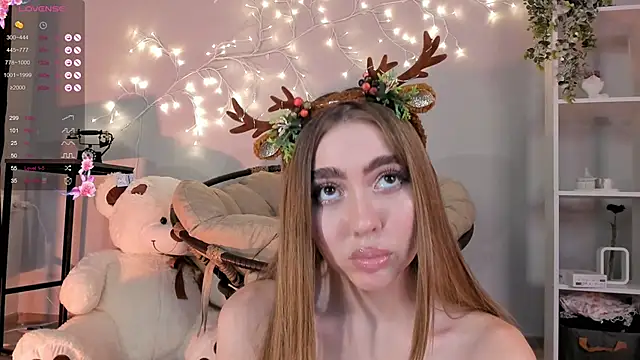 Snapshot of Lili_Roze_ chatting on 12.27.24 Lili Roze online show from 12.27.24