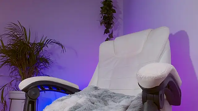 Snapshot of keily_scot chatting on 12.28.24 keily scot online show from 12.28.24