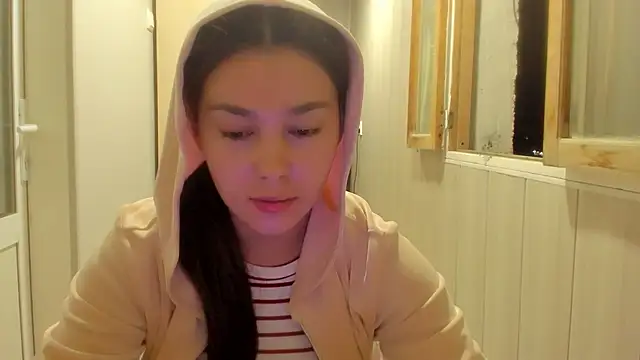 Snapshot of LunaXmii chatting on 10.02.25 LunaXmii online show from 10.02.25