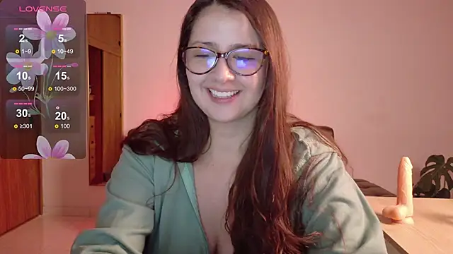 Snapshot of Rachel_t_ chatting on 02.11.25 Rachel t online show from 02.11.25