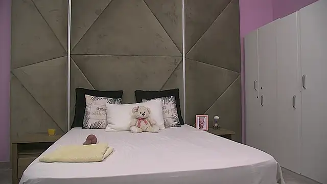 ElyzaIbarra online show from 09.17.25