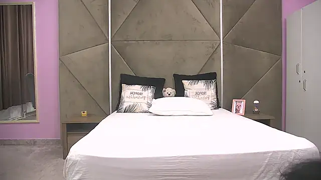 ElyzaIbarra online show from 09.23.25