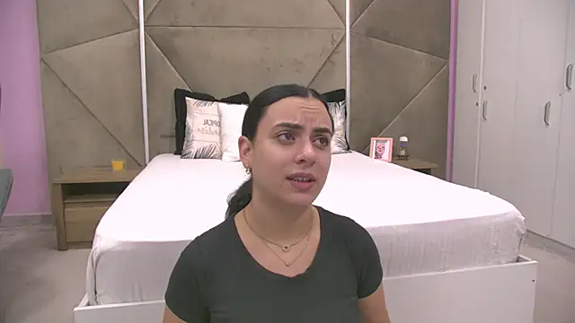 ElyzaIbarra online show from 10.12.25