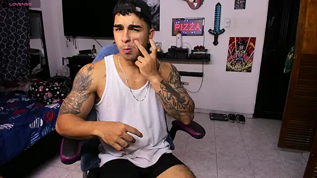 Snapshot of cJuan111 chatting on 03.23.25 cJuan111 online show from 03.23.25