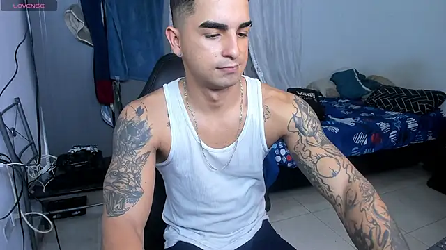 Snapshot of cJuan111 chatting on 11.20.25 cJuan111 online show from 11.20.25