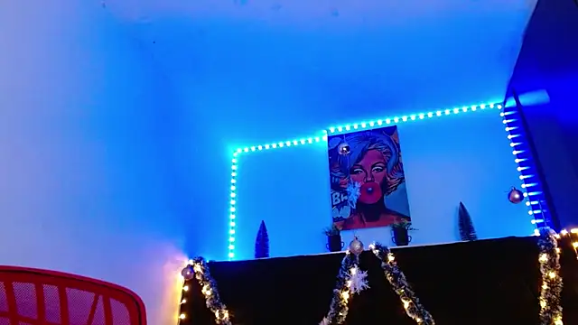 Snapshot of Miapeyton chatting on 12.24.24 Miapeyton online show from 12.24.24