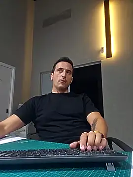 Snapshot of Lucas___81 chatting on 10.21.25 Lucas 81 online show from 10.21.25