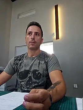 Snapshot of Lucas___81 chatting on 10.25.25 Lucas 81 online show from 10.25.25