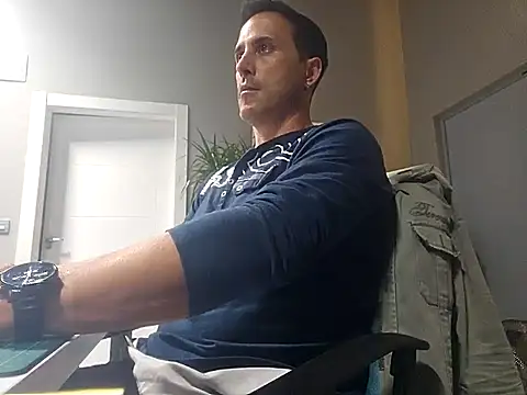 Snapshot of Lucas___81 chatting on 10.27.25 Lucas 81 online show from 10.27.25