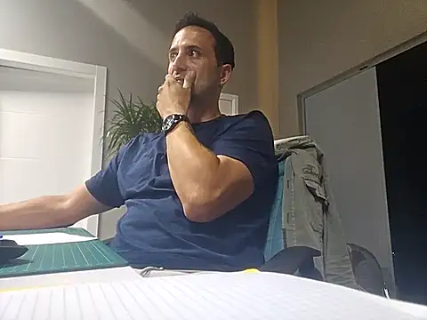 Snapshot of Lucas___81 chatting on 10.28.25 Lucas 81 online show from 10.28.25