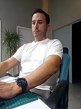 Snapshot of Lucas___81 chatting on 11.04.25 Lucas 81 online show from 11.04.25