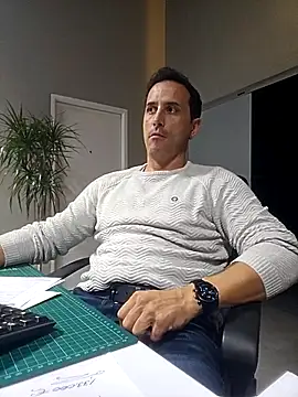 Snapshot of Lucas___81 chatting on 11.06.25 Lucas 81 online show from 11.06.25