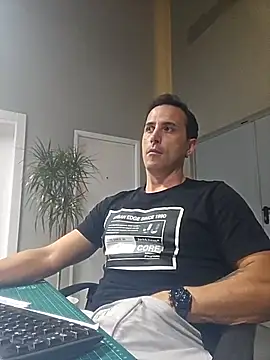 Snapshot of Lucas___81 chatting on 11.12.25 Lucas 81 online show from 11.12.25