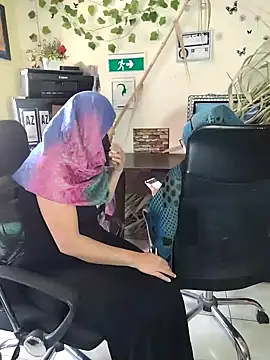 Snapshot of NAJWA-ARAB chatting on 12.17.24 NAJWA-ARAB online show from 12.17.24