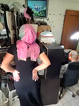 Snapshot of NAJWA-ARAB chatting on 11.04.25 NAJWA-ARAB online show from 11.04.25