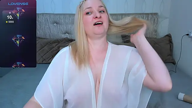 Snapshot of AnnaXCherri chatting on 02.28.25 AnnaXCherri online show from 02.28.25