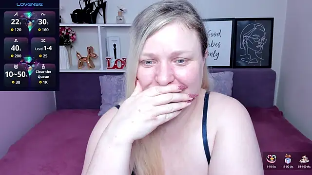 Snapshot of AnnaXCherri chatting on 11.17.25 AnnaXCherri online show from 11.17.25