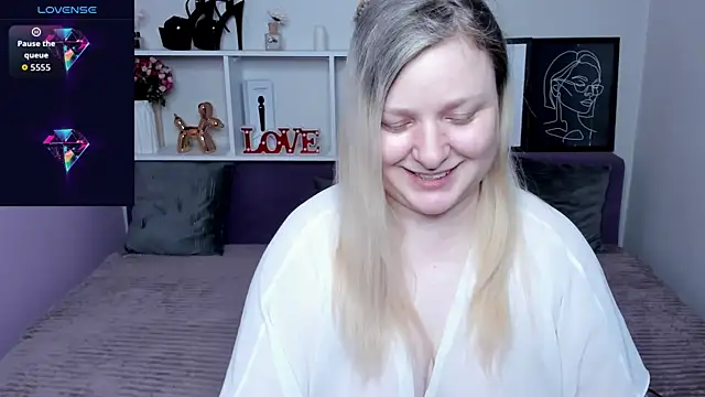 Snapshot of AnnaXCherri chatting on 11.28.25 AnnaXCherri online show from 11.28.25