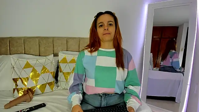 Snapshot of cristalwalker__ chatting on 11.07.25 cristalwalker online show from 11.07.25