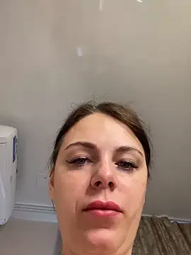 Lola Hale online show from 11.18.25