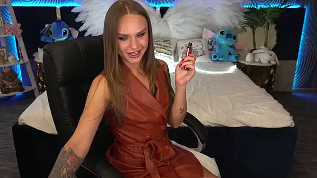 Snapshot of KiraGrayy chatting on 10.14.25 KiraGrayy online show from 10.14.25