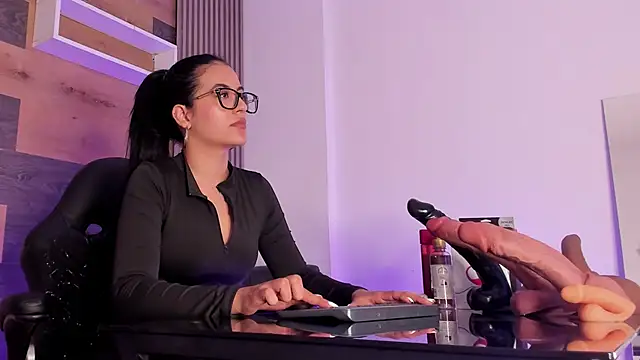 Ellaochoa online show from 09.22.25