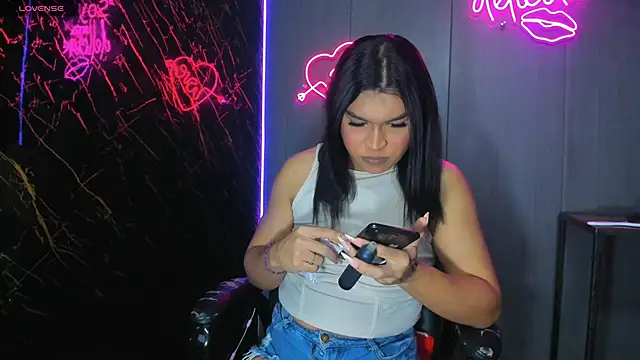 miavalentinaaa online show from 12.20.24