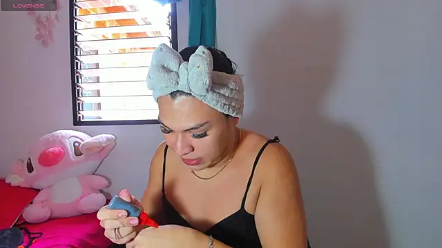 miavalentinaaa online show from 11.25.25