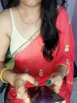 Snapshot of santurmom chatting on 09.13.25 santurmom online show from 09.13.25