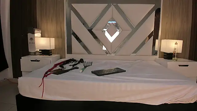Snapshot of ValentinaThomas chatting on 10.18.25 ValentinaThomas online show from 10.18.25