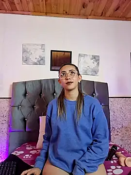 Snapshot of Scarlett_Khan chatting on 12.29.24 Scarlett Khan online show from 12.29.24