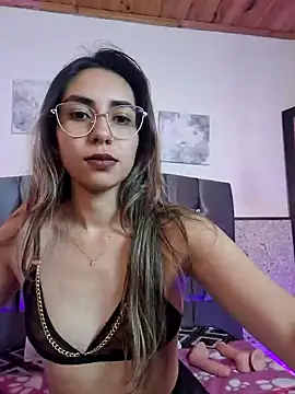 Snapshot of Scarlett_Khan chatting on 12.31.24 Scarlett Khan online show from 12.31.24