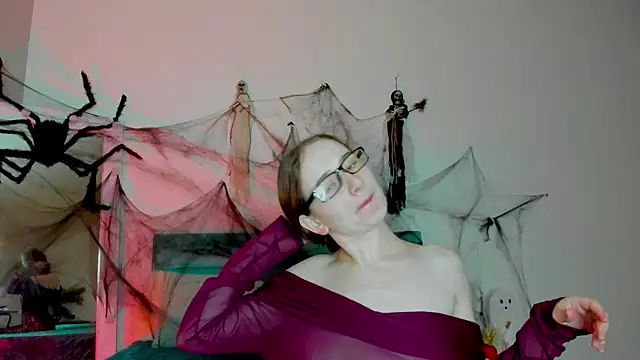 L1ittle kitty  online show from 10.25.25