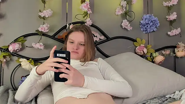 Snapshot of LilianSwall chatting on 12.01.24 LilianSwall online show from 12.01.24