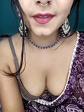 Snapshot of Diamond_queeen chatting on 12.28.24 Diamond queeen online show from 12.28.24