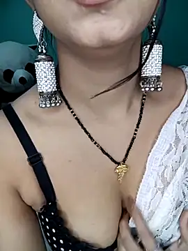 Snapshot of Diamond_queeen chatting on 02.16.25 Diamond queeen online show from 02.16.25