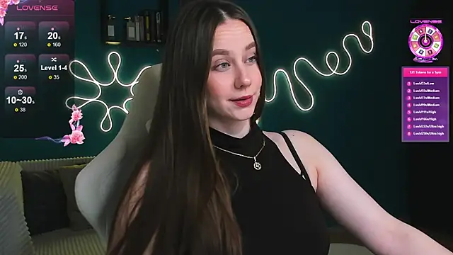 Snapshot of katie_taylorr chatting on 10.11.25 katie taylorr online show from 10.11.25