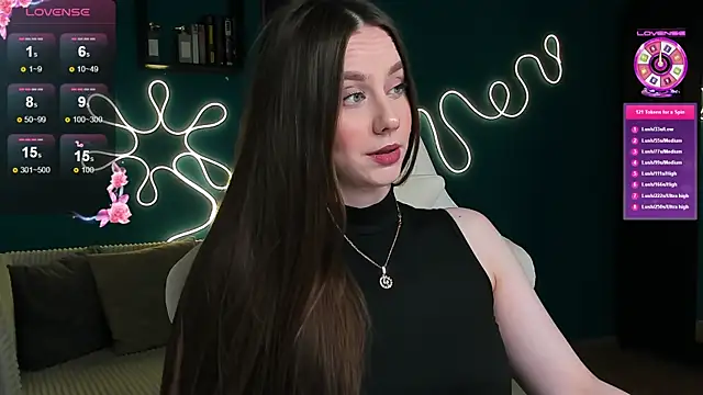 Snapshot of katie_taylorr chatting on 10.17.25 katie taylorr online show from 10.17.25